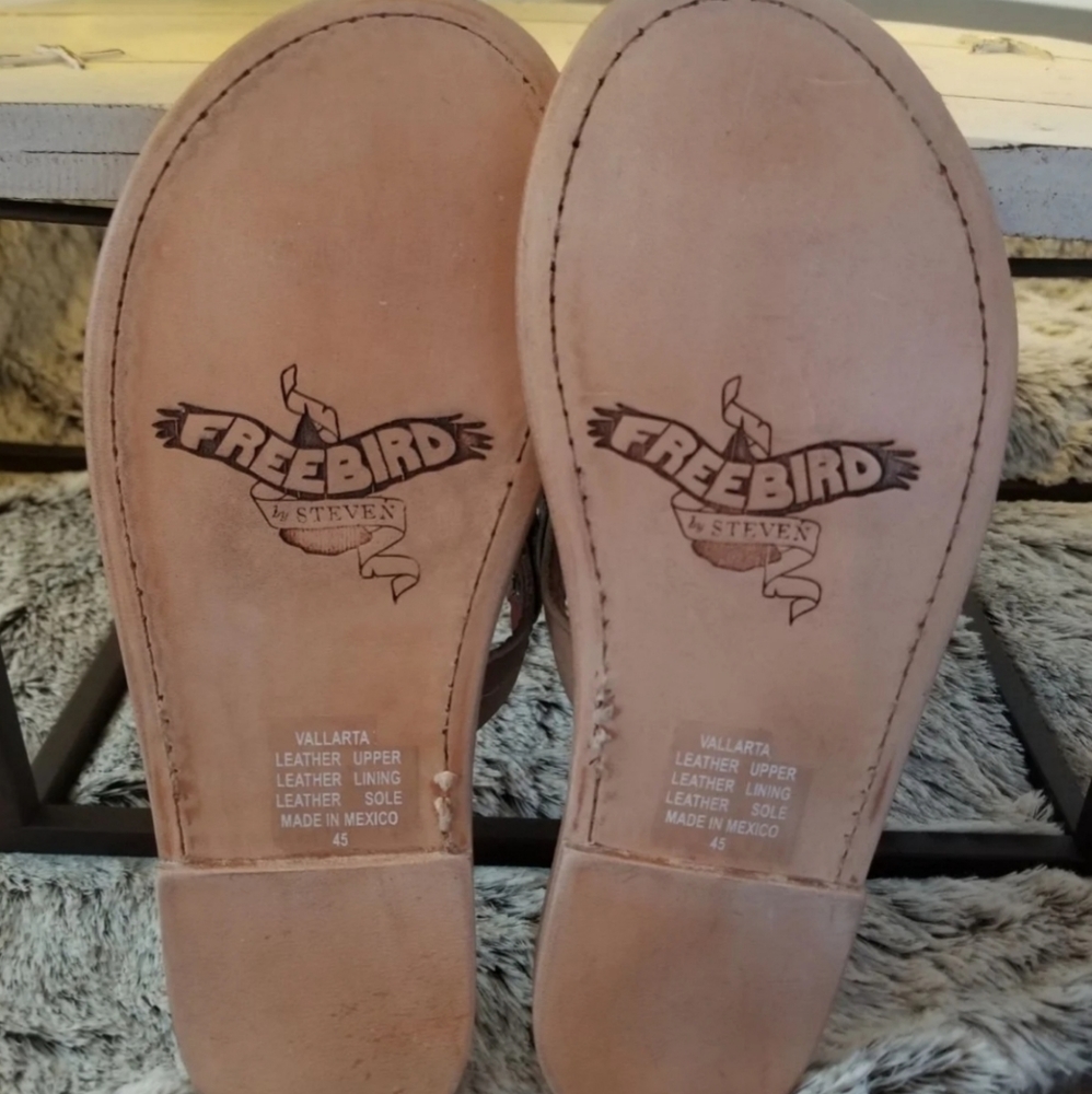 ☆SOLD ON MERCARI☆ Freebird Sandals - Picture 3 of 5